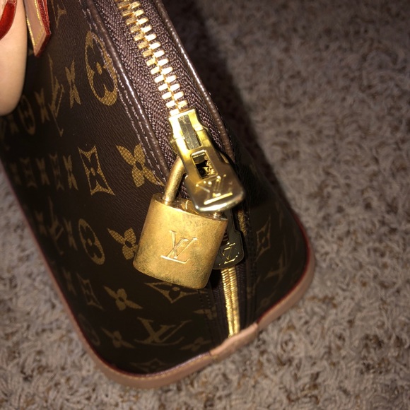 Louis Vuitton Alma Bag - Picture 7 of 8